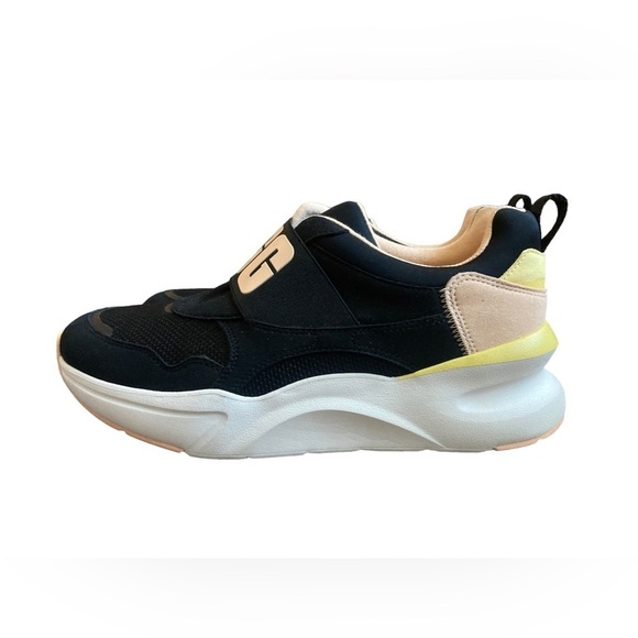 Brand New UGG LA FLEX Athletic Sneaker Shoes Black Peach Fuzz Women’s Size 9 - Picture 12 of 16